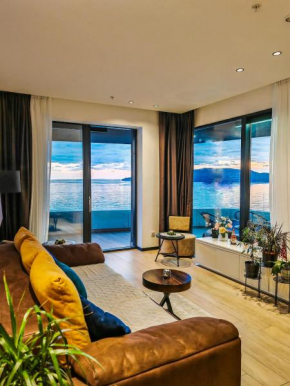 Beachfront luxury apartment